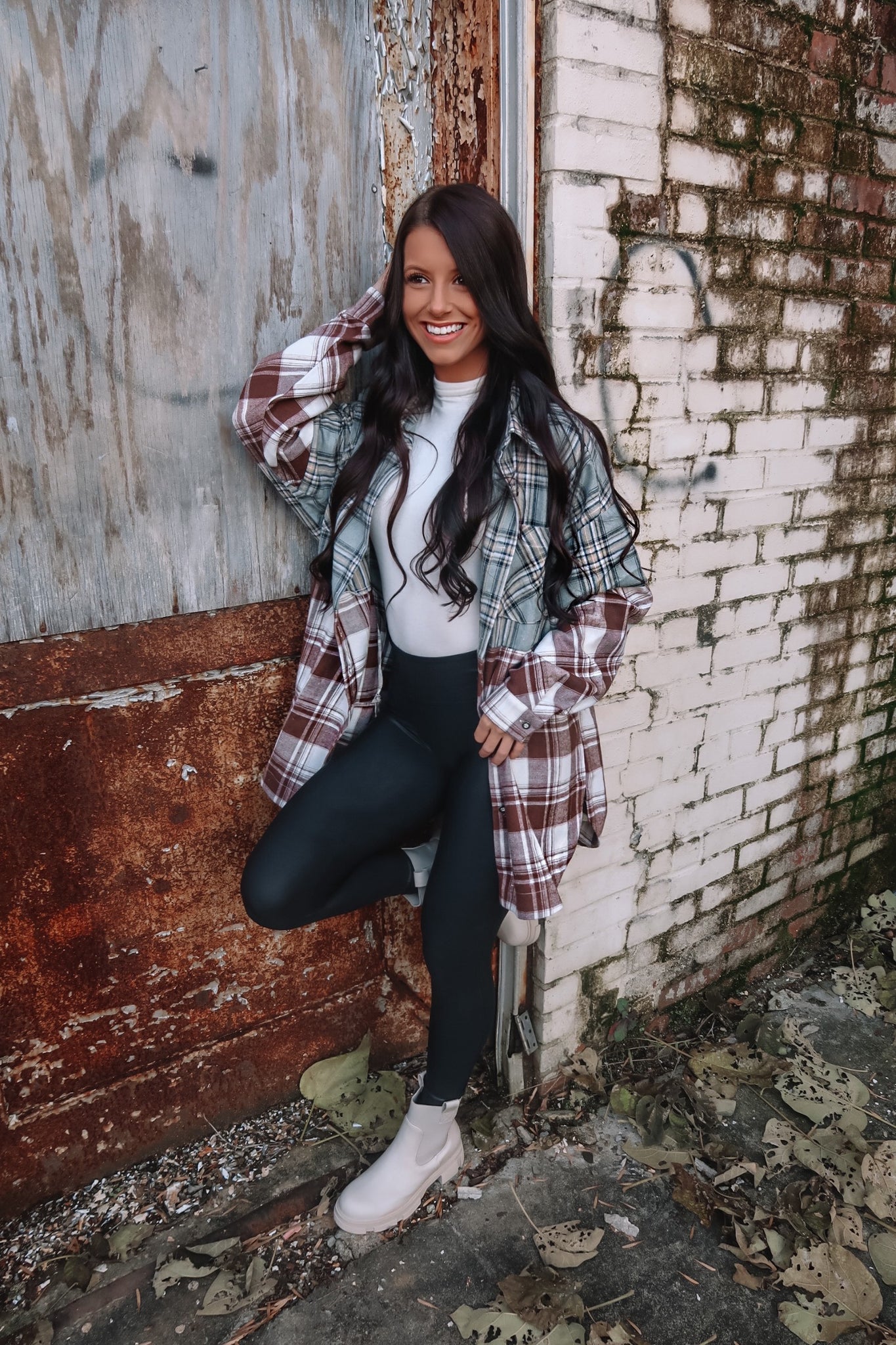 Oversized flannel and leggings  Cute flannel outfits, Outfits with leggings,  Flannel and leggings